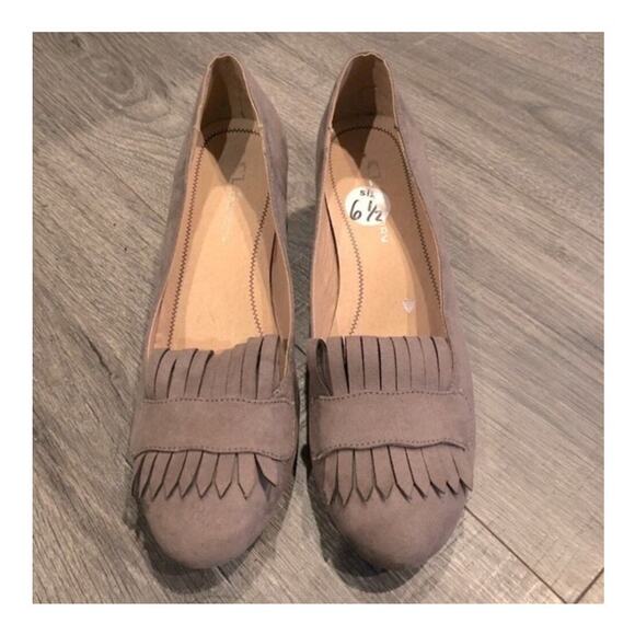 Chinese Laundry Anete Taupe Fringe Block Heel Pumps Size 6.5 Suede Boho Chic - Picture 3 of 16